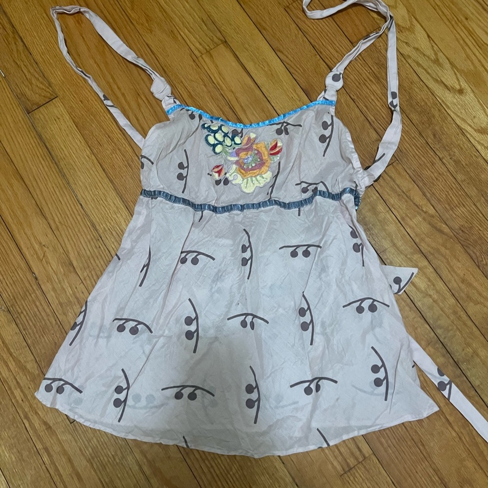 Free people summer shirt with open back